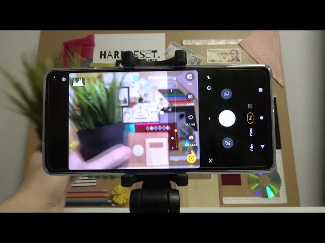 Video thumbnail for MOTOROLA Edge 30 Pro Camera Manual Mode Overview | Pro Mode Options