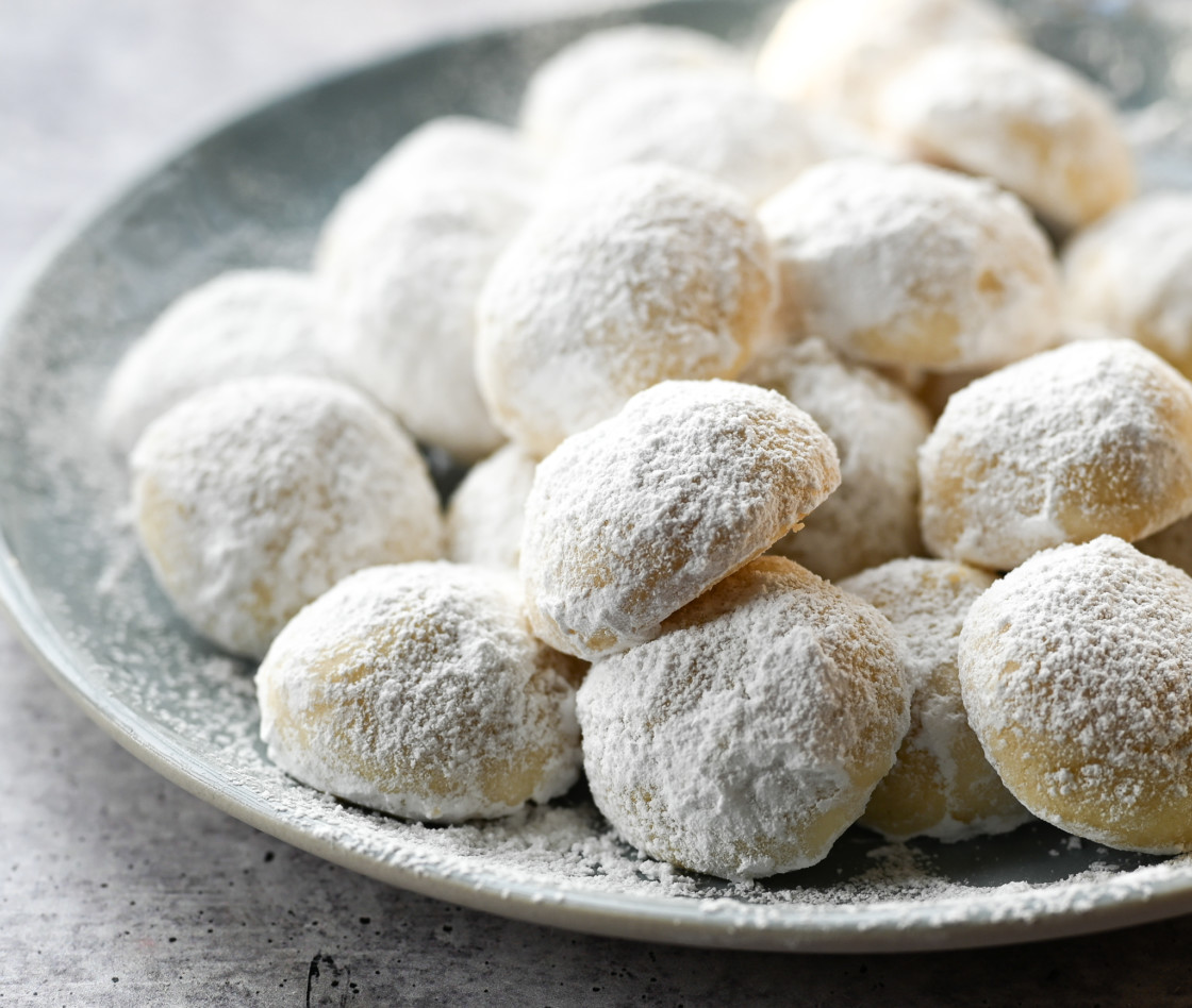 'Video thumbnail for Easy Snowball Cookies Recipe'