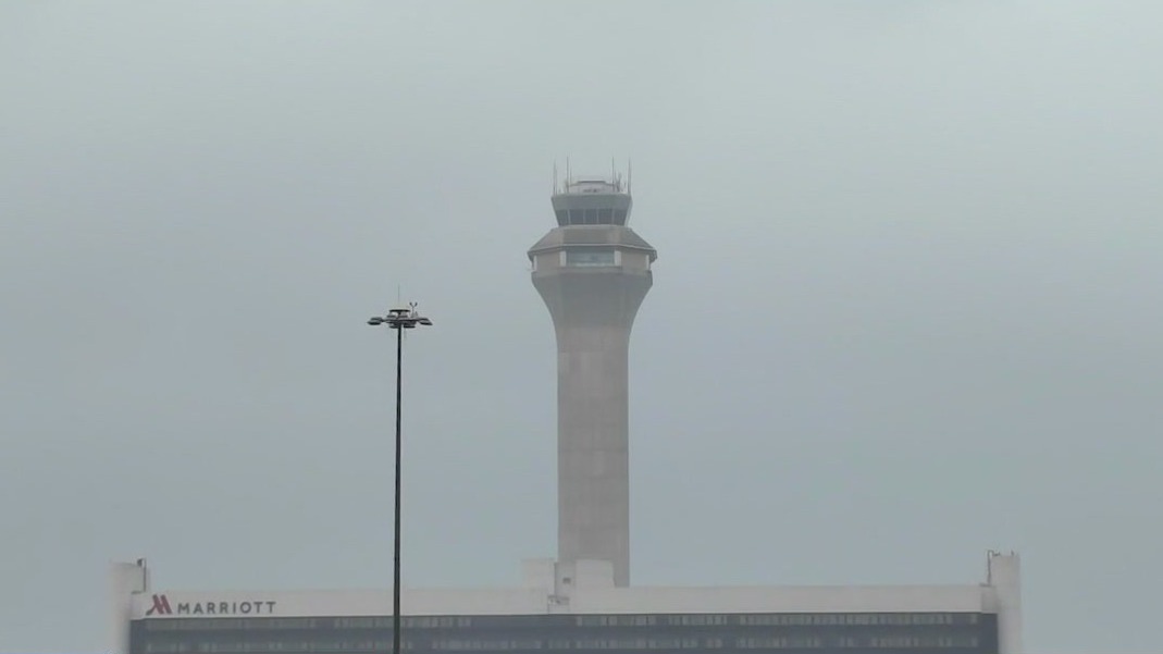 Video thumbnail for Flight chaos continues at Newark Airport