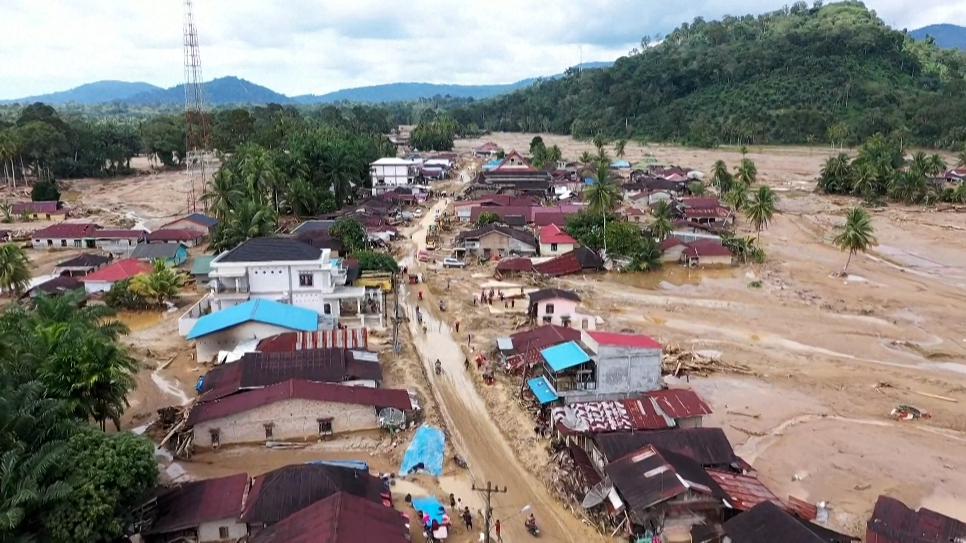 Video thumbnail for Drone video shows devastation from floods in Indonesia's Sumatra
