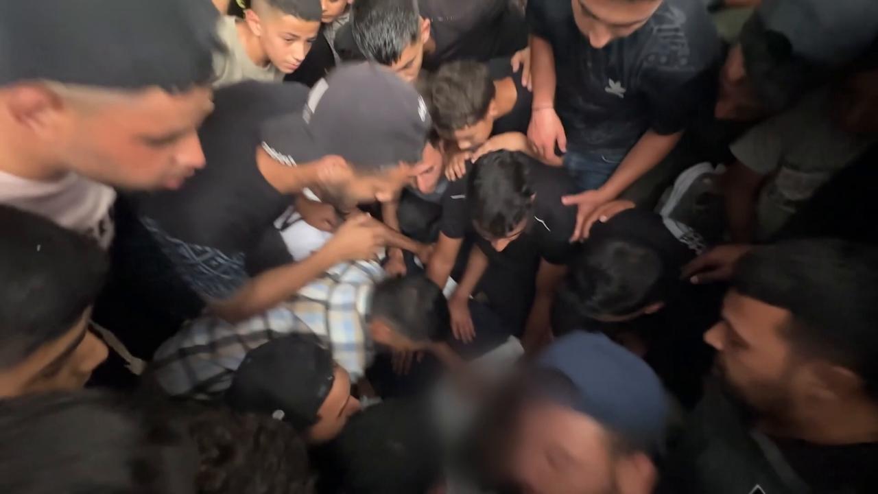 Video thumbnail for Relatives bid farewell to journalist killed in Israeli attack on Gaza (3).