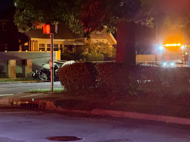 Video thumbnail for Homeowner says serious crash sent car flying through front yard; Freeport police investigating