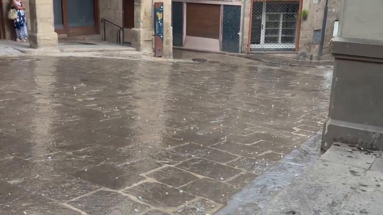 Video thumbnail for Spain: Giant Hail Pelts Solsonès Region in Catalonia.