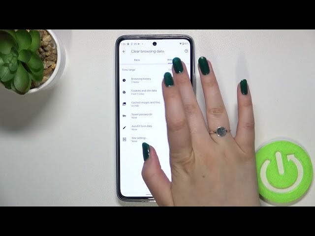 Video thumbnail for How to Clear Browsing Data on MOTOROLA Edge 30 - Delete Browser History