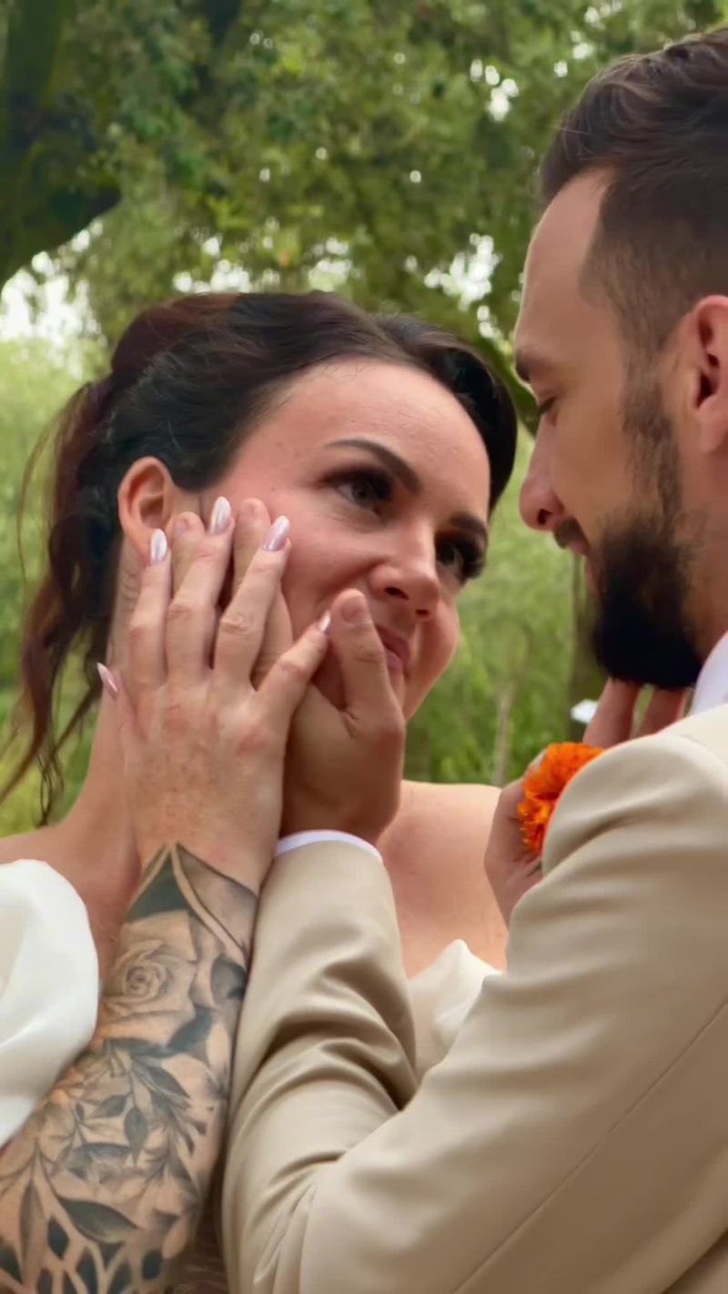 Video thumbnail for Groom in Tears during Emotional Wedding Aisle Moment