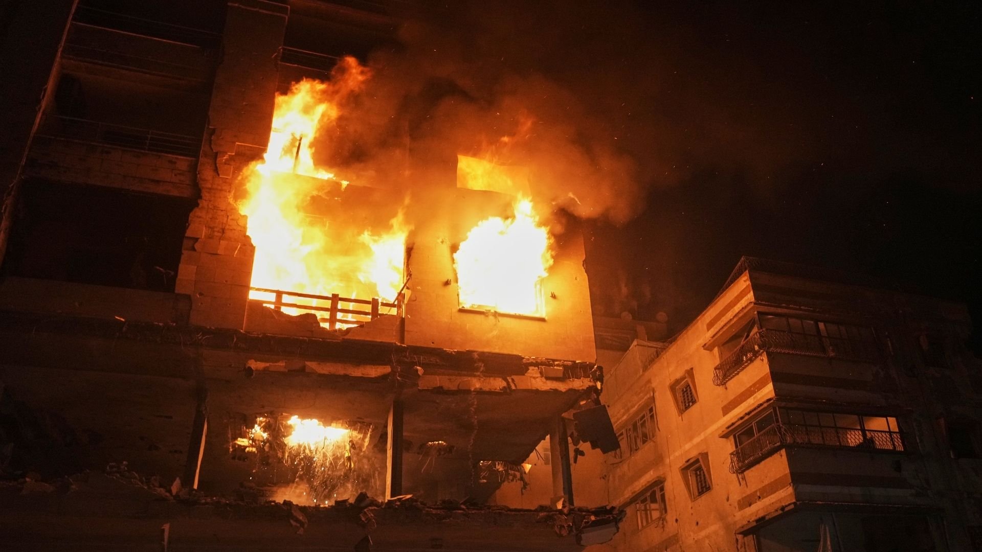 Video thumbnail for Israeli strike on Gaza City apartment kills Palestinian woman, daughter rescued