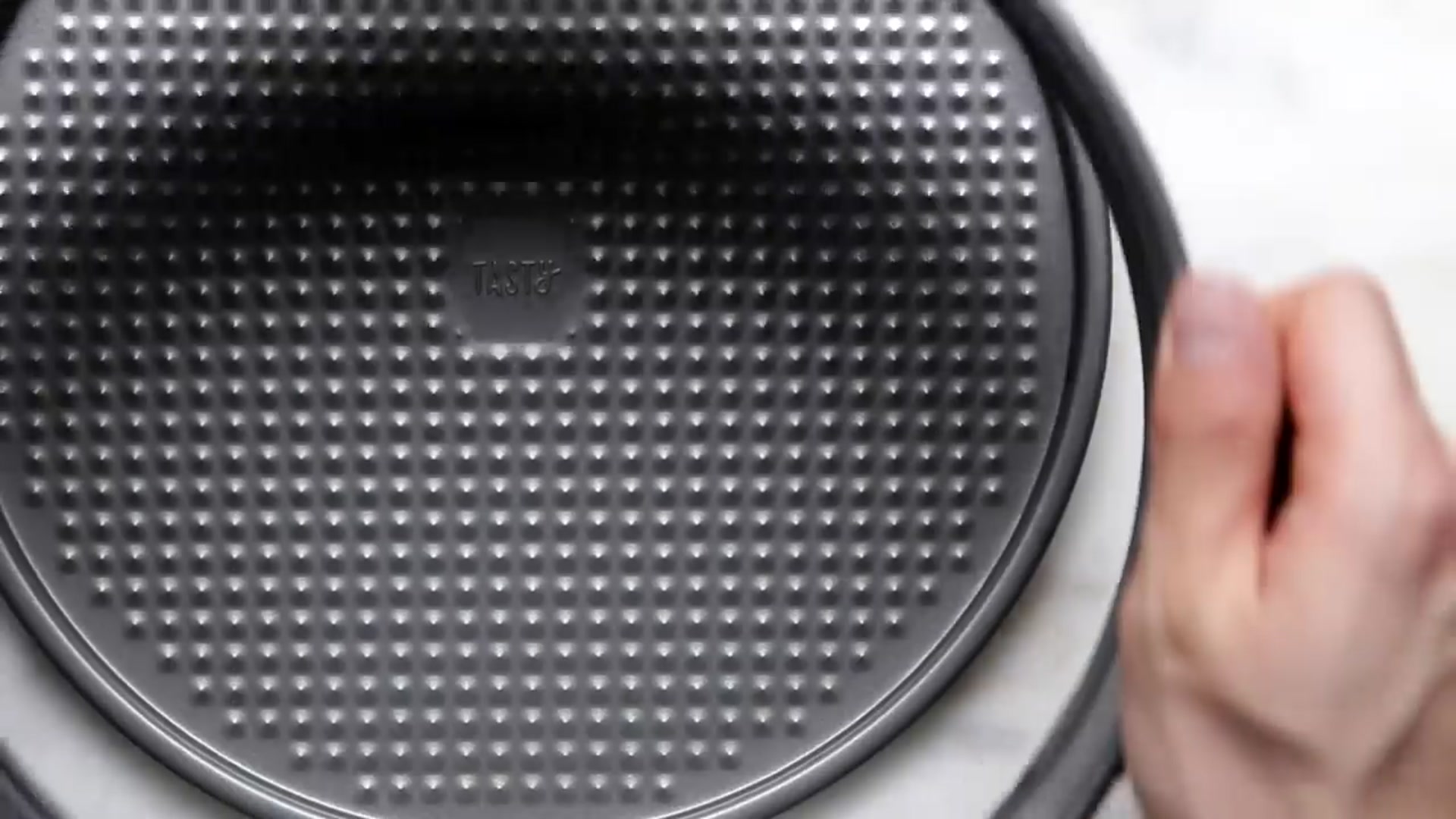 Video thumbnail for How To Make 5-Layer Brownie Cookie Cheesecake With Alvin(720P_HD)