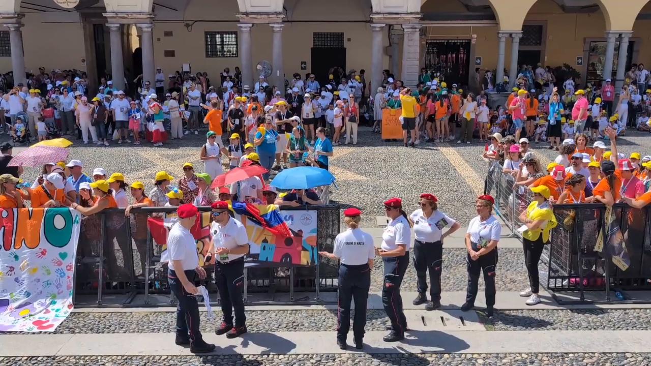 Video thumbnail for Italy: Crowds of faithful gather for Pope Leo XIV visit to Pavia.