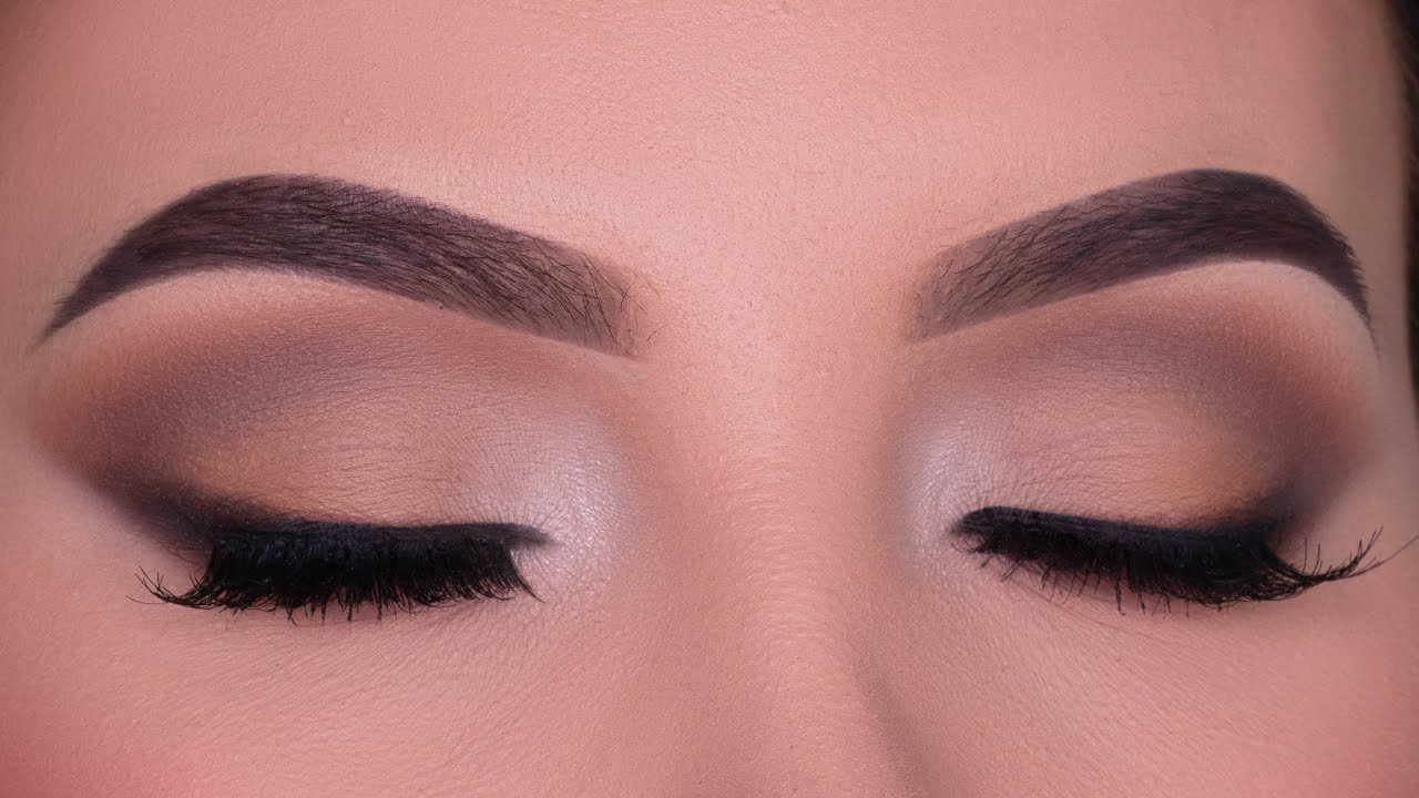 Video thumbnail for Soft Wearable Cut Crease Eye Makeup Tutorial