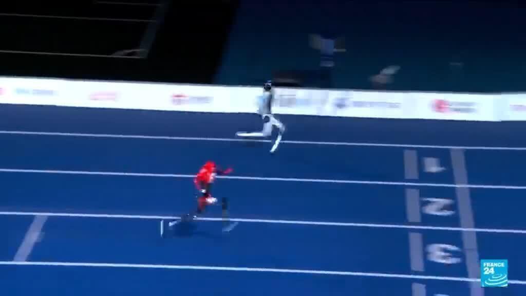 Video thumbnail for China shows off record-breaking robots at strategic games