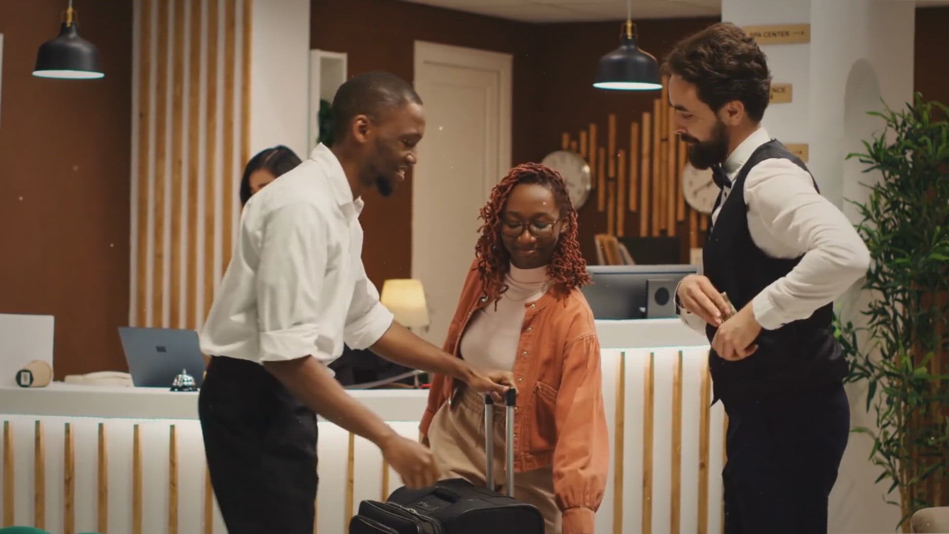 Video thumbnail for Die Geschichte des Zwangstrinkgelds: Von Kutschen zu Kreuzfahrtschiffen