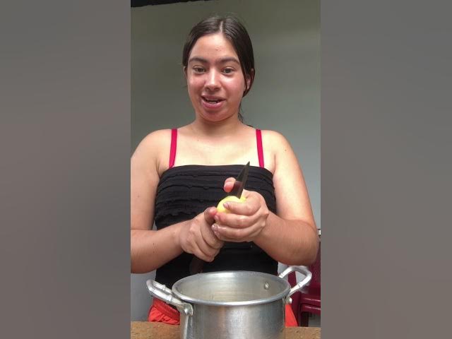 Video thumbnail for Cómo hacer un puré de papa 😋🤣 #viral #arianagatita #cocinando parte #1