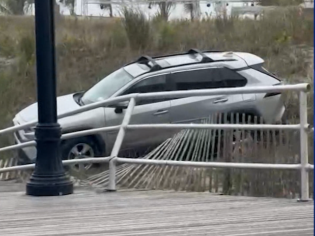 Video thumbnail for New York driver accused of crashing through fence of Atlantic City Boardwalk