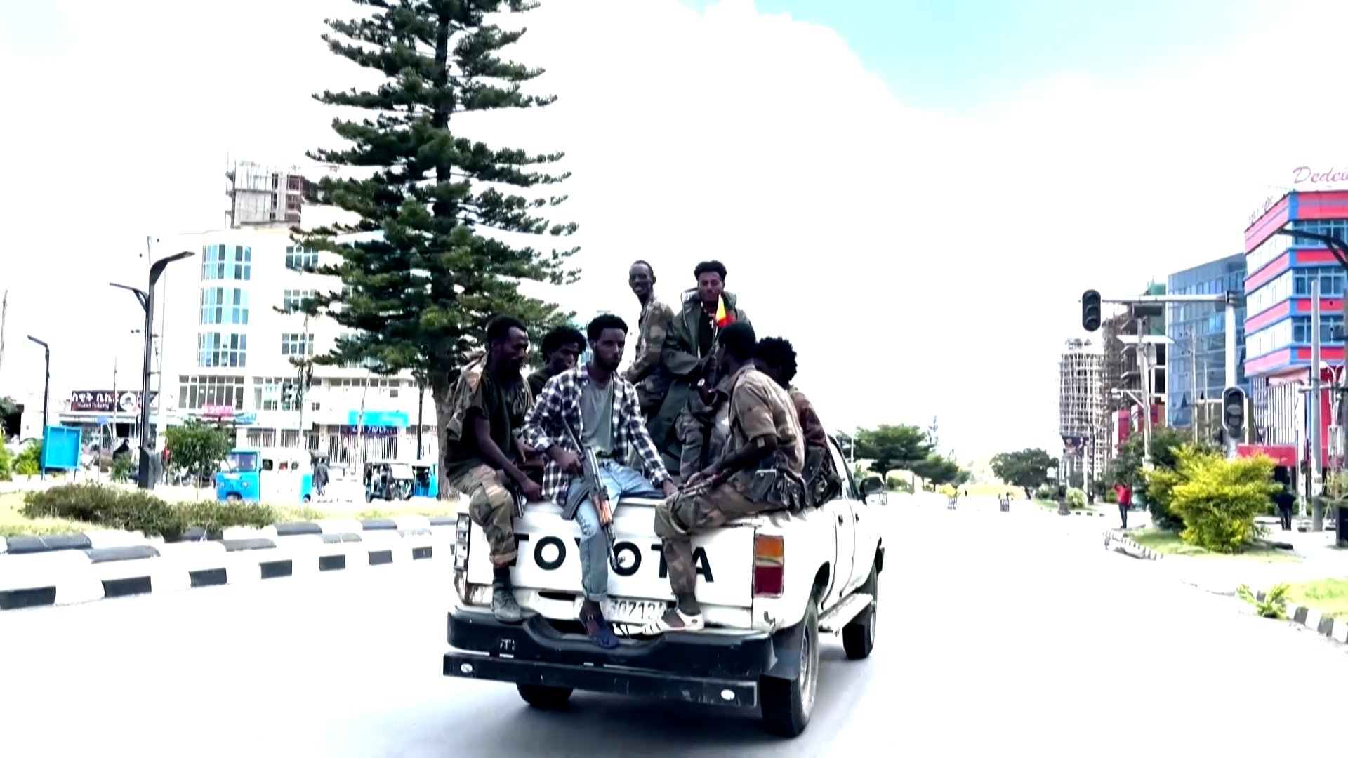Video thumbnail for Ethiopian troops enter Adigrat in Tigray, near the Eritrean border