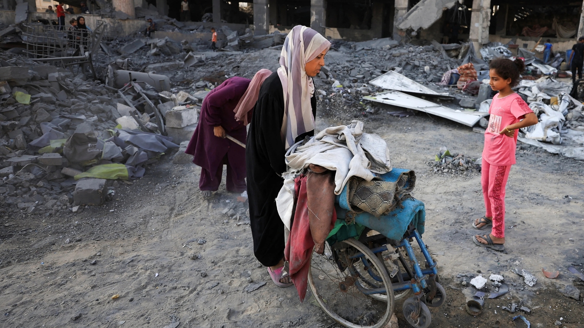 'Video thumbnail for UN clinic hit in Gaza, hundreds displaced Palestinians sheltering'