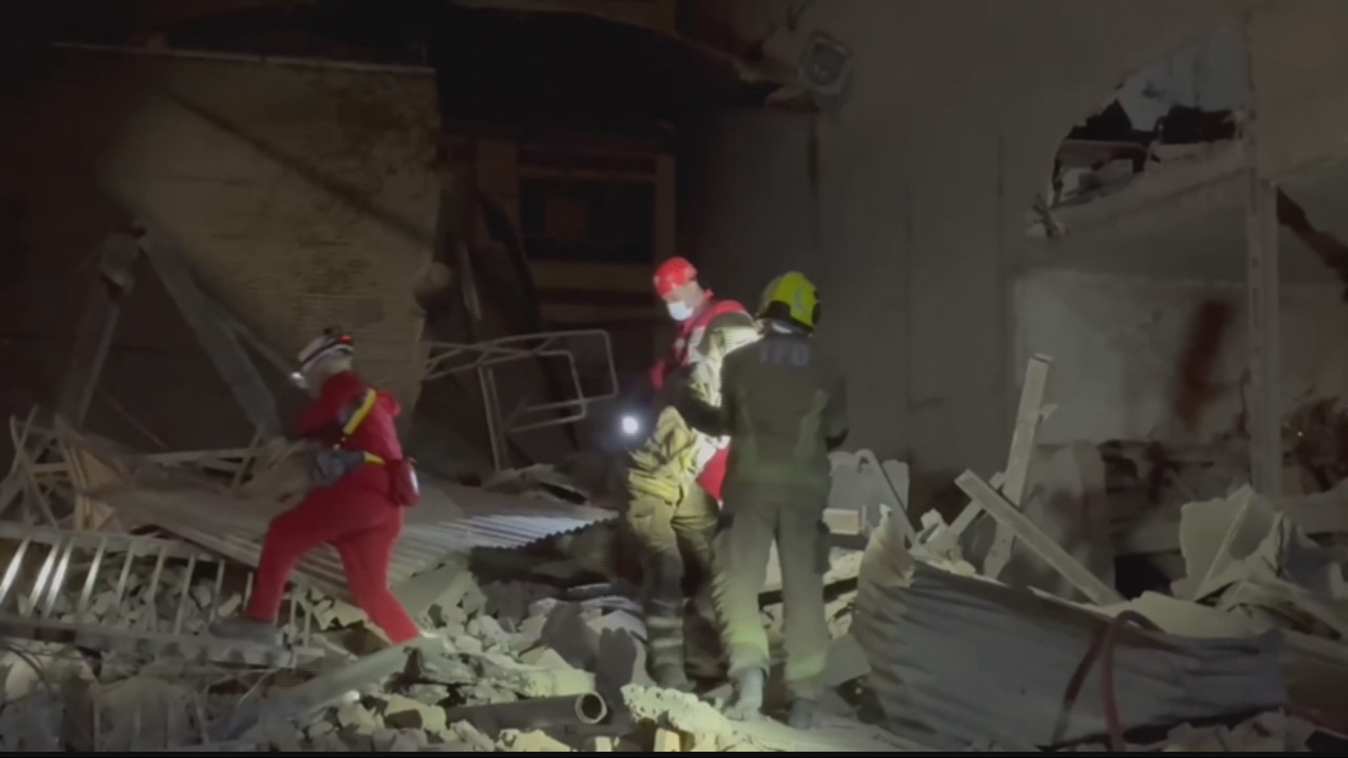 Video thumbnail for Israeli attacks in Tehran: Red Crescent says residential building hit