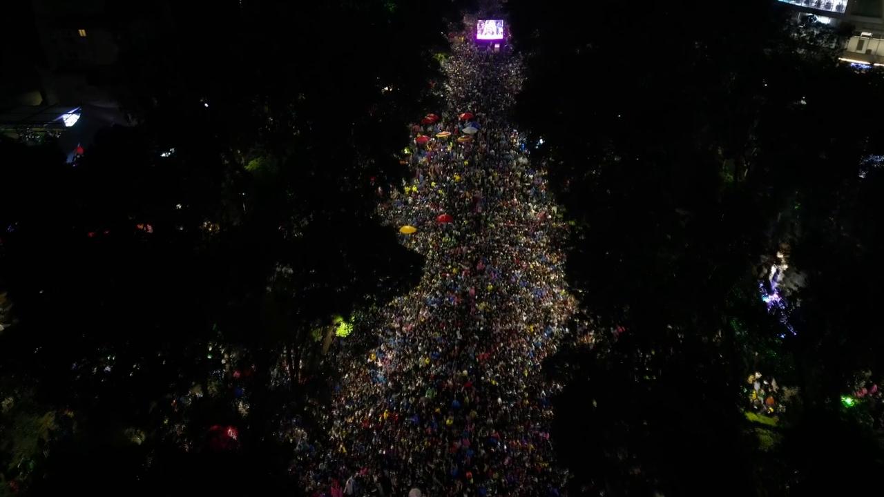 Video thumbnail for Mexico: Mexico erupts in celebration after Round of 16 qualification in World Cup (2).
