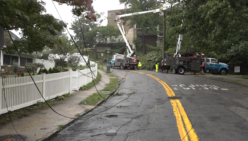 Video thumbnail for Hillcrest Avenue remains closed after fallen tree, utility work snarl school commute in Yonkers