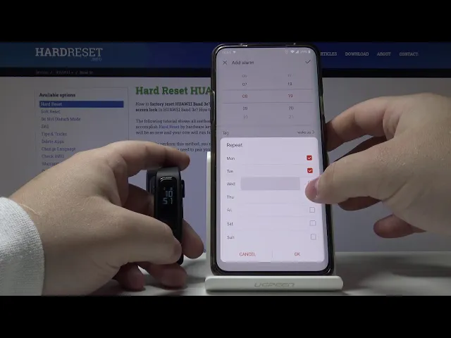 Video thumbnail for How to Set Up Alarm on Huawei Band 3e - Use Clock