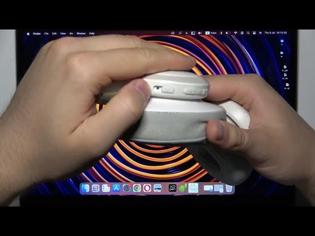 Video thumbnail for How to Pair JBL Live 500BT with Macbook