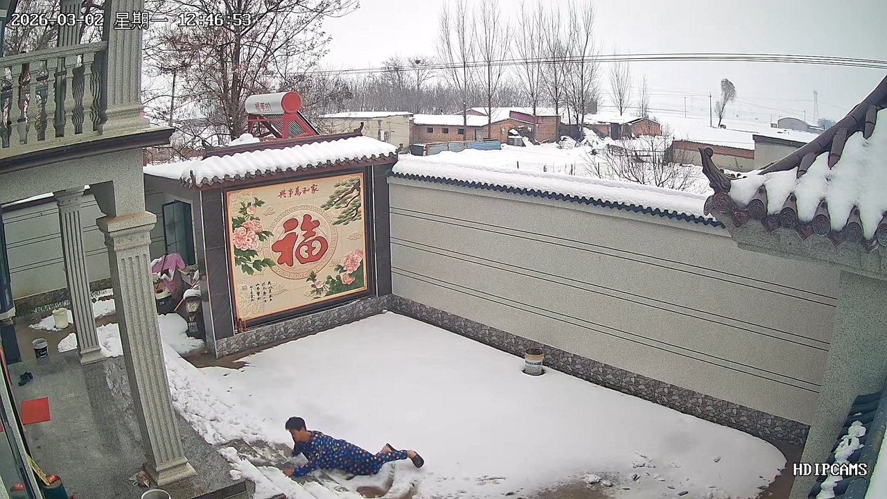 Video thumbnail for Man Takes a Tumble on Icy Front Step in China