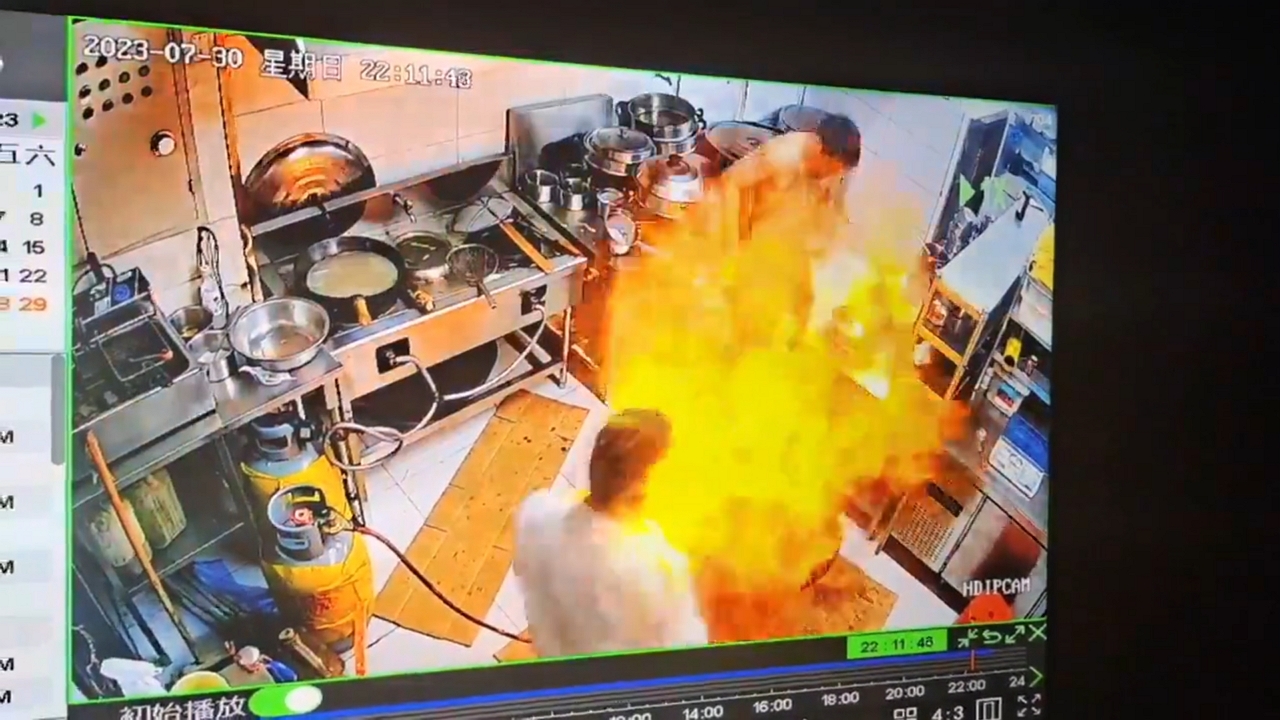 Video thumbnail for Kitchen Flare-Up Shocks Henan Cooks!