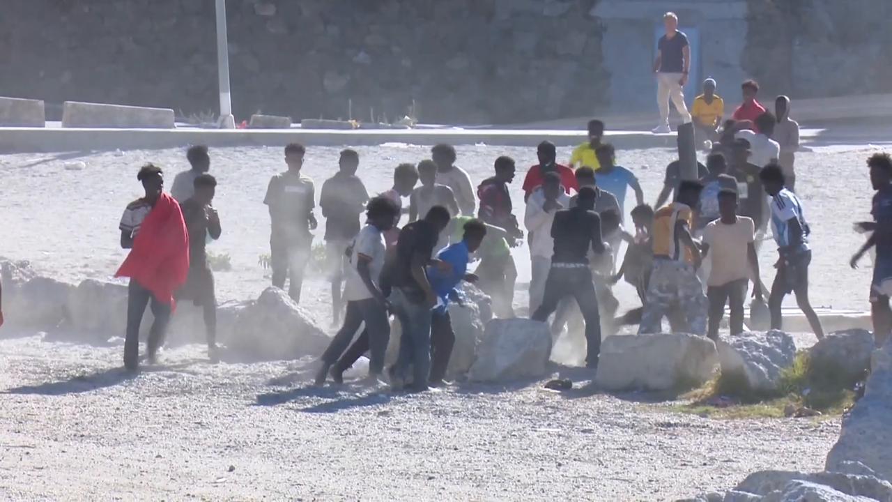 Video thumbnail for Spain: 100 deaths in mass border crossing into Spain's Ceuta: local leader.