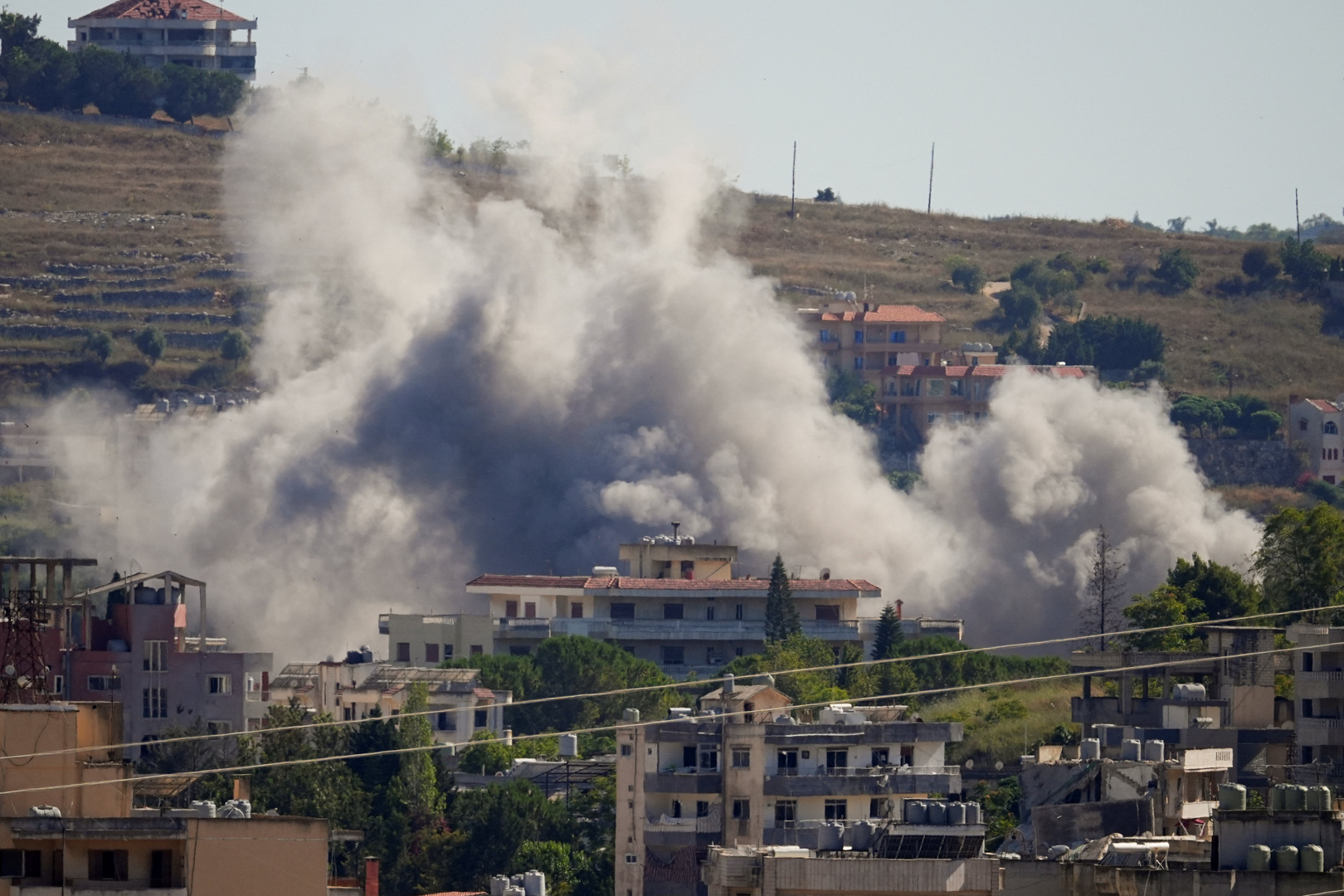 Video thumbnail for Israeli air strikes hit Lebanon minutes after new ceasefire