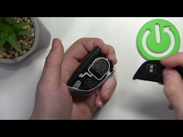 Video thumbnail for How to Change Car Key Battery for BMW X2 ( 2017 - now ) - Open Car Key