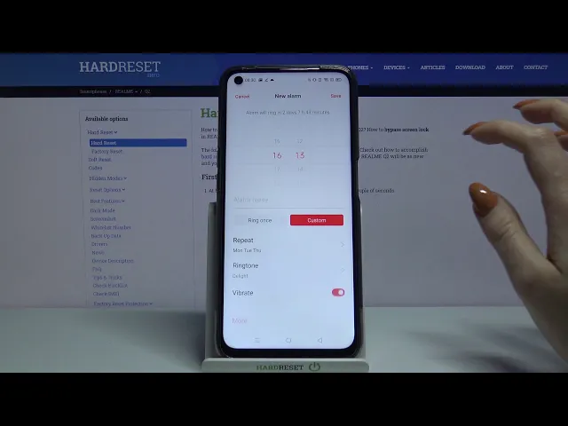 Video thumbnail for How to Set Up Alarm Clock in REALME Q2 – Add Alarm to Device