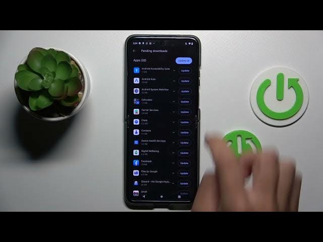 Video thumbnail for How to Update Apps on Motorola Razr 40