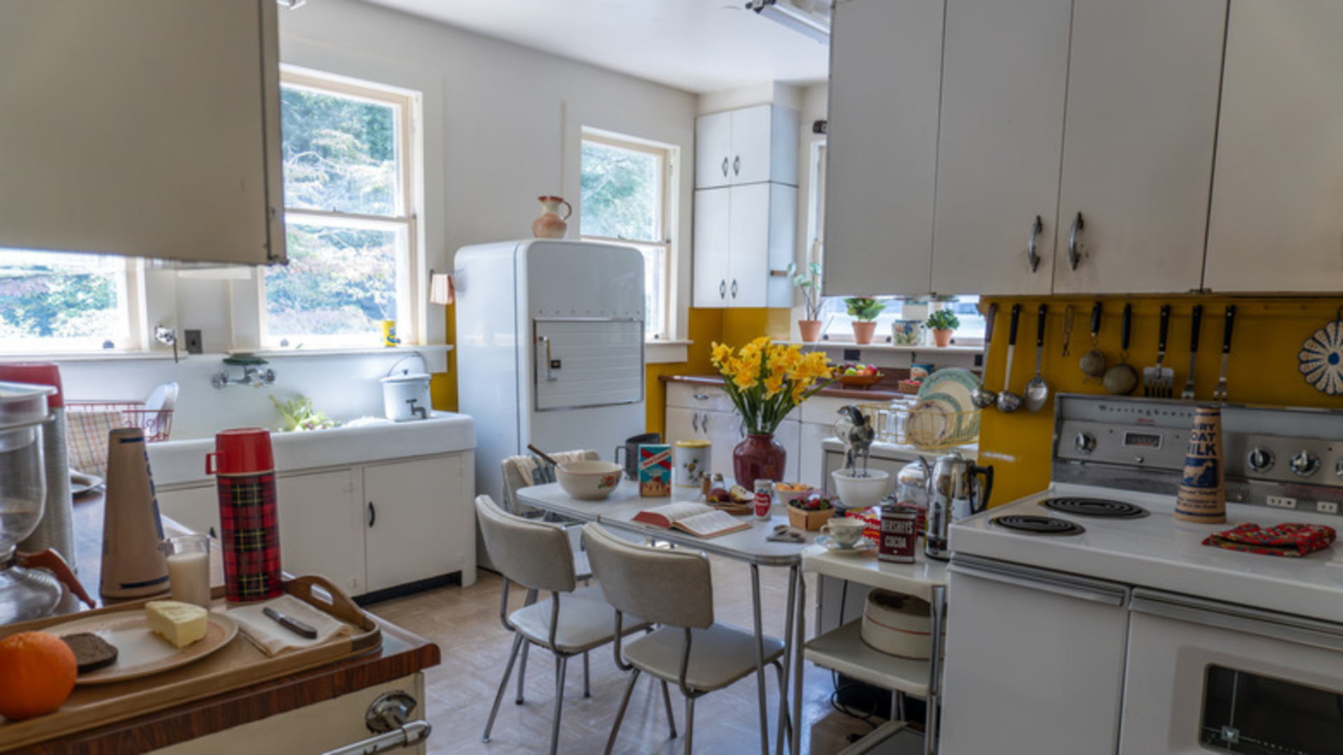 Video thumbnail for Everyone Owned It In The '60s And '70s: The Appliance Color We're Glad Stayed In The Past