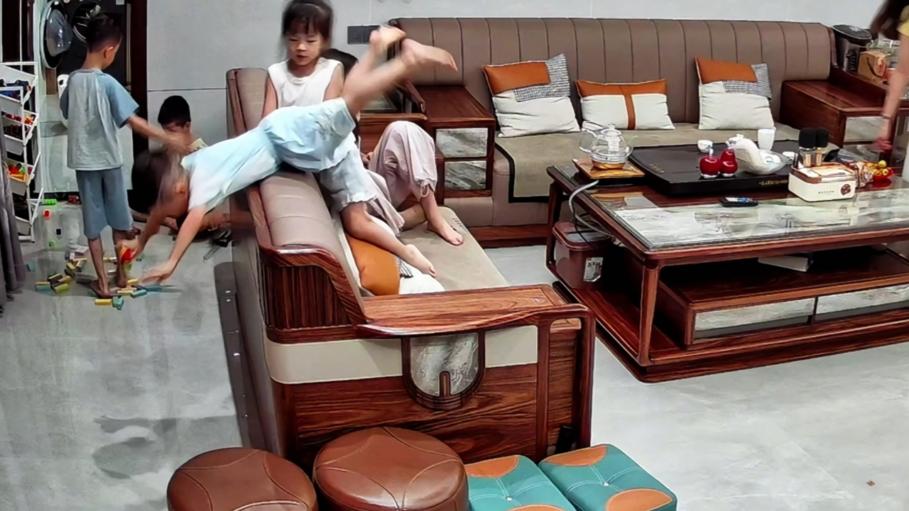 Video thumbnail for Boy Falls Off Sofa While Playing with Friends in Jiangxi