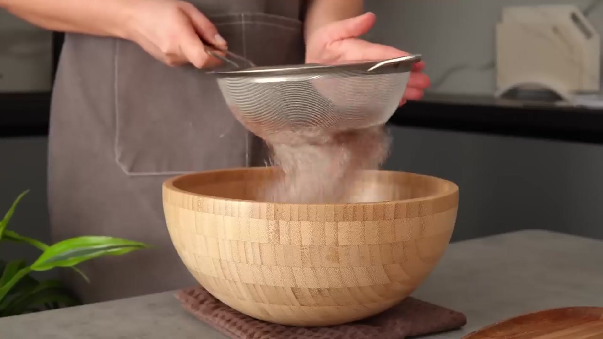 Video thumbnail for Silky Chocolate Mousse Cake for True Chocolate Lovers(720P HD)