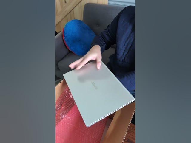 Video thumbnail for Is this the NEW King of Chromebooks?!