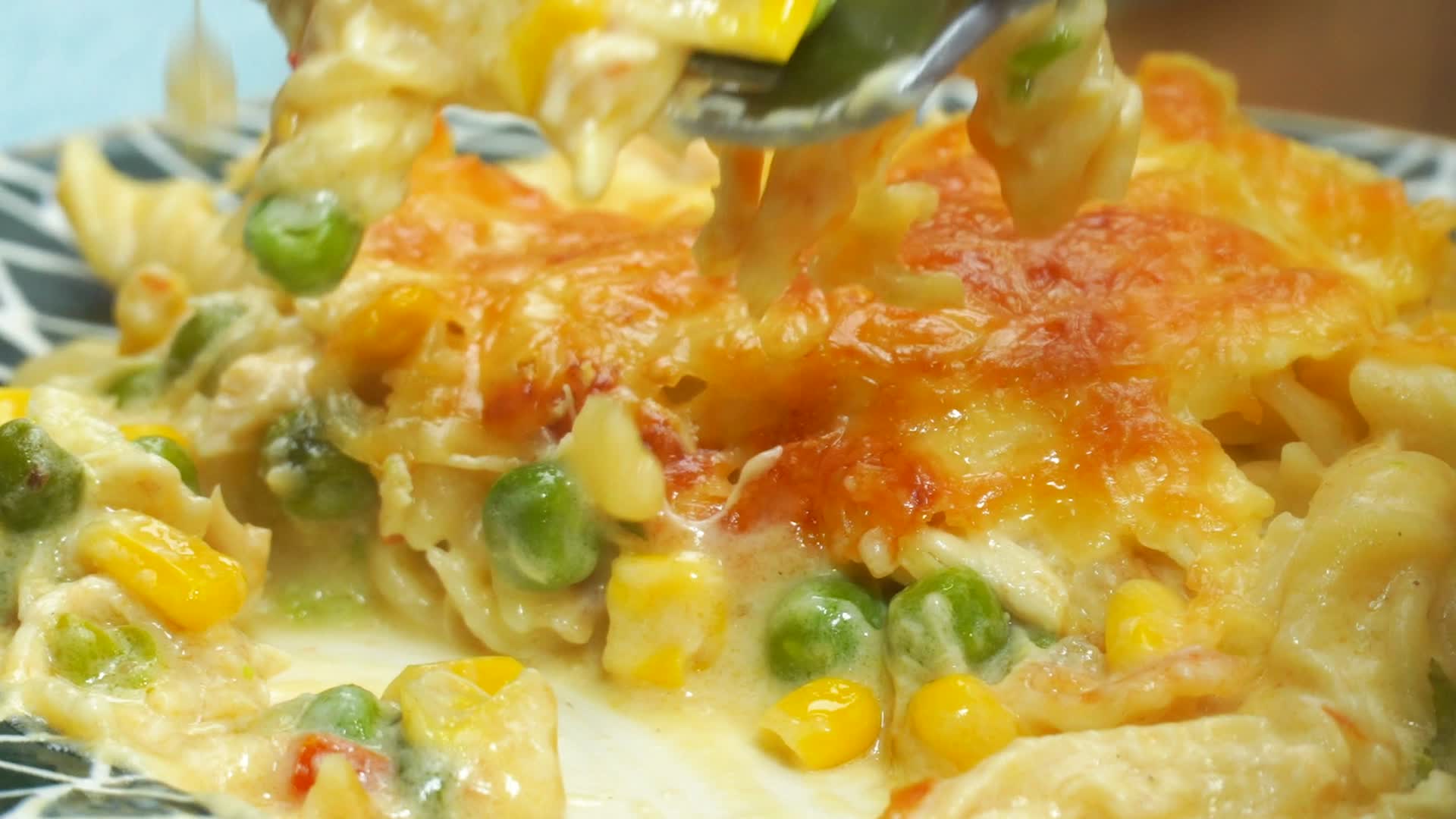 Macarrão de Forno com Frango e Queijo Gratinado