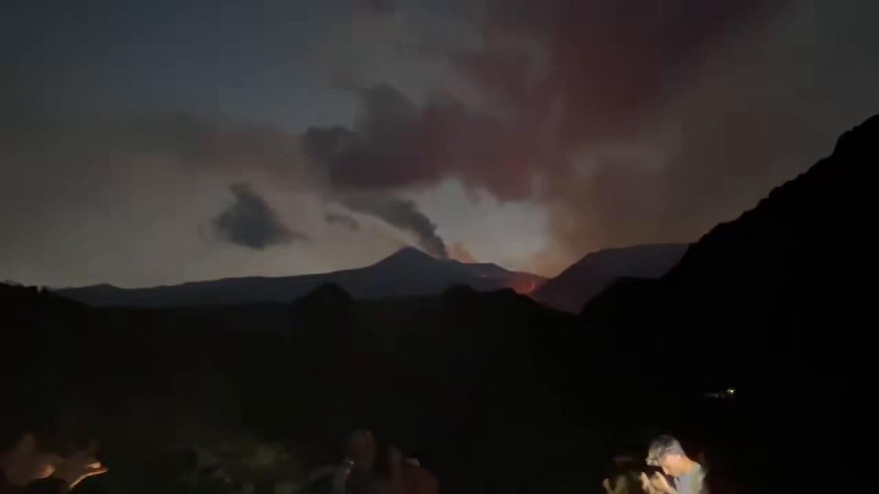 Video thumbnail for Italy: Lava and Smoke Pour From Mount Etna in Latest Eruption 3.