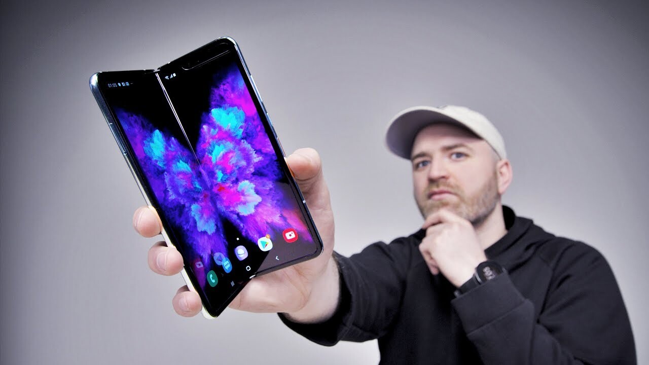 Video thumbnail for Samsung Galaxy Fold Unboxing