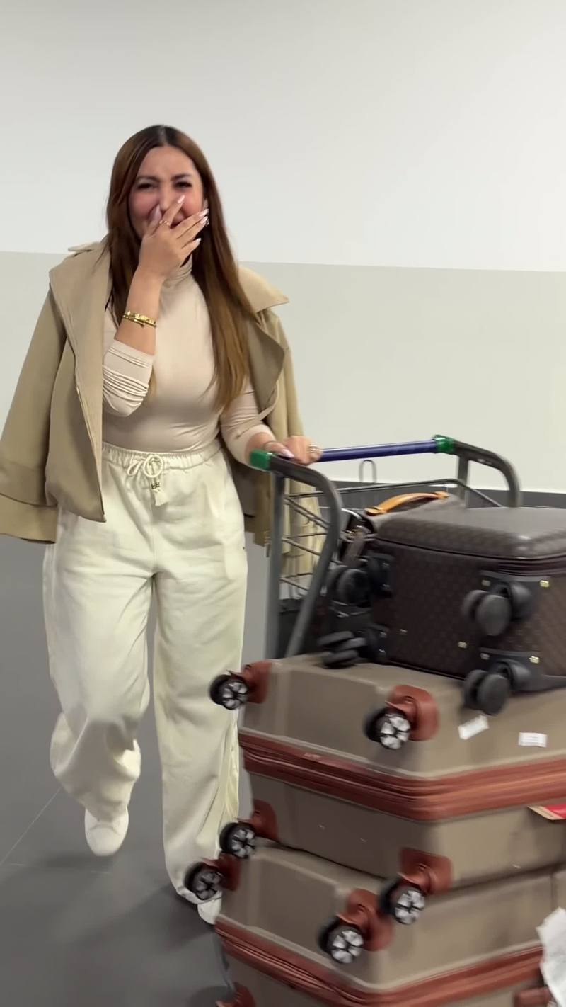 Video thumbnail for Emotional Airport Reunion with a Dog after a Year Abroad