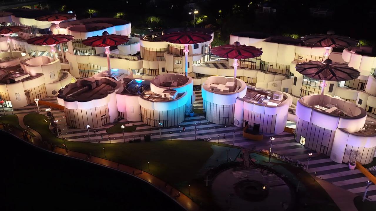 Video thumbnail for China: Chinese First Art Concept Outlet Mall Trial Lighting 2.