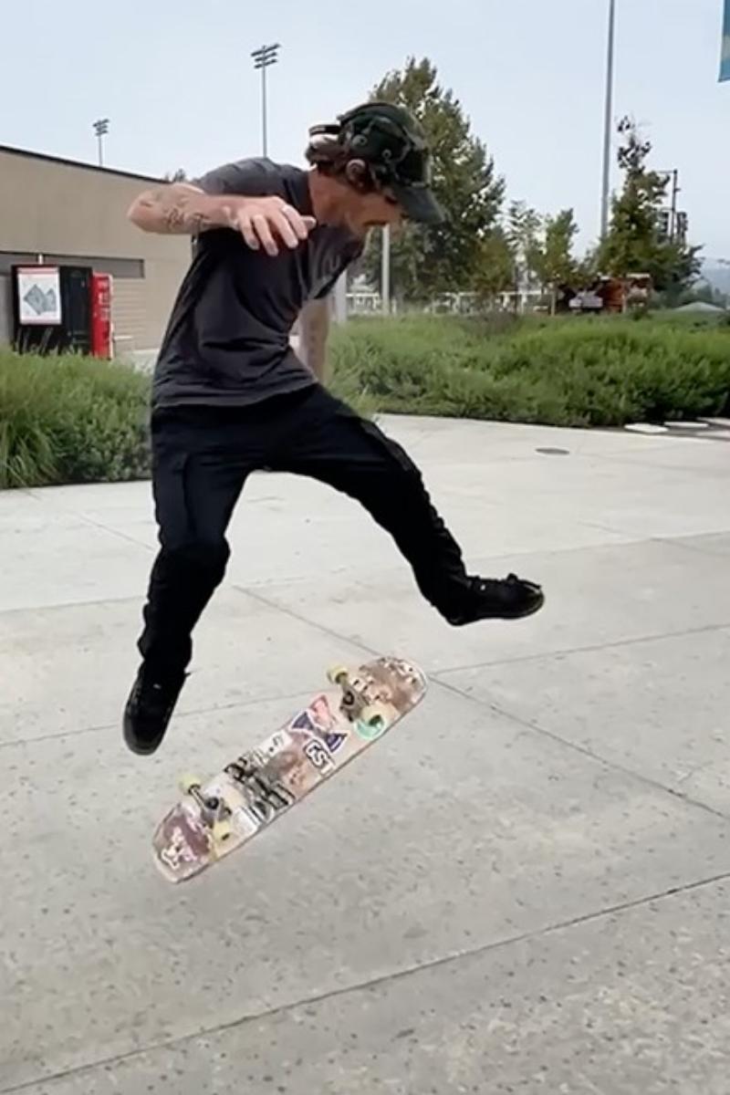 Video thumbnail for Most skateboard kickflips in one minute  38 by Dave Bachinsky