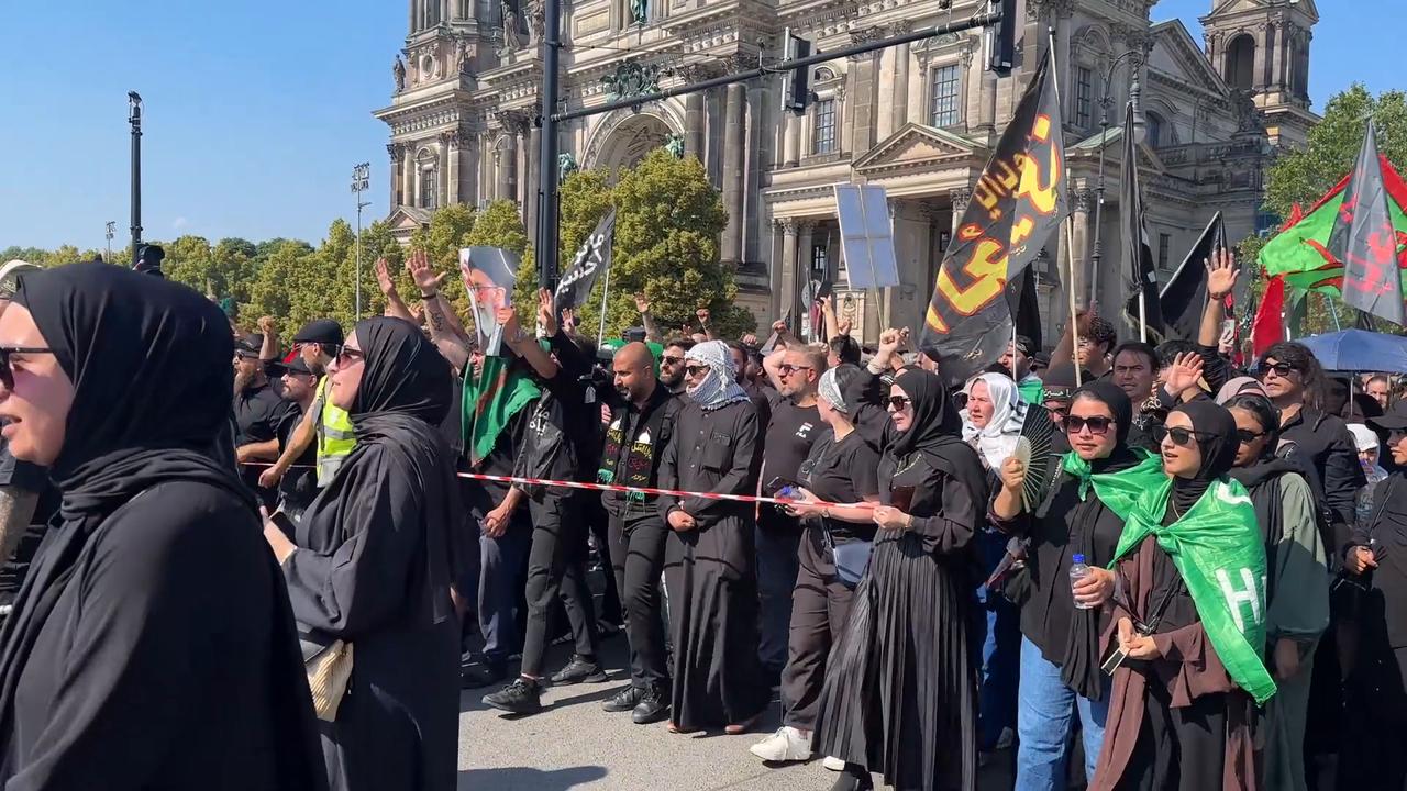Video thumbnail for Germany: Ashura procession marches through central Berlin.