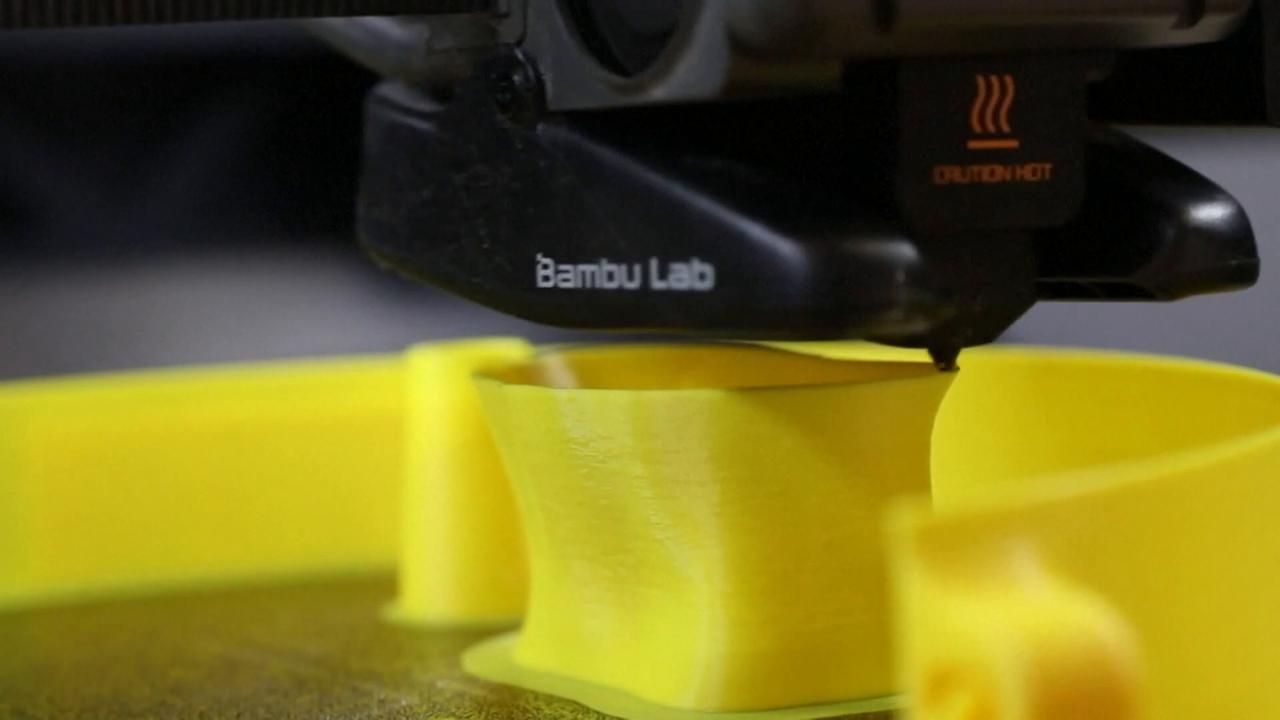 Video thumbnail for China: 3D printers from China's Shenzhen find multi-layered success.
