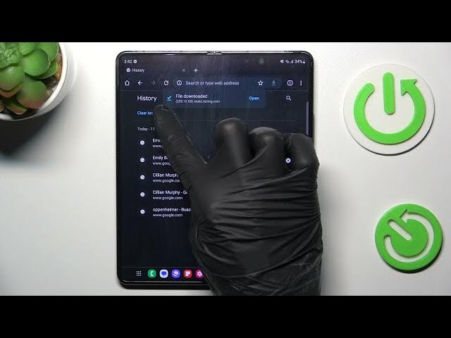 Video thumbnail for How to Clear Browsing Data on Samsung Galaxy Z Fold5?