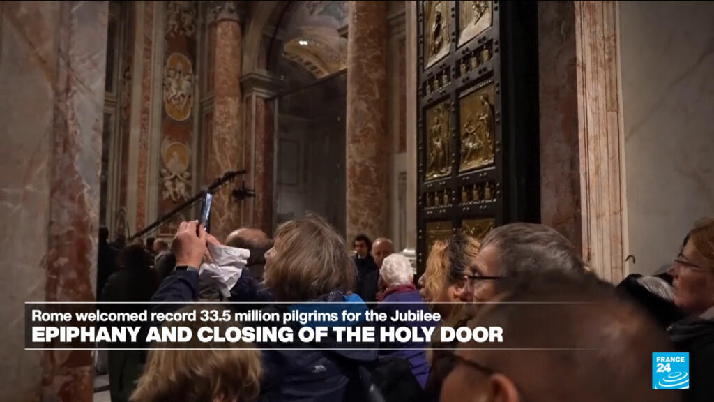 Video thumbnail for Final pilgrims cross Holy Door as Vatican claims Jubilee success