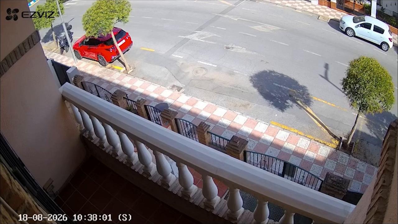 Video thumbnail for Spain: MOMENT - Earthquake shakes Andalusia as residents rush from homes.
