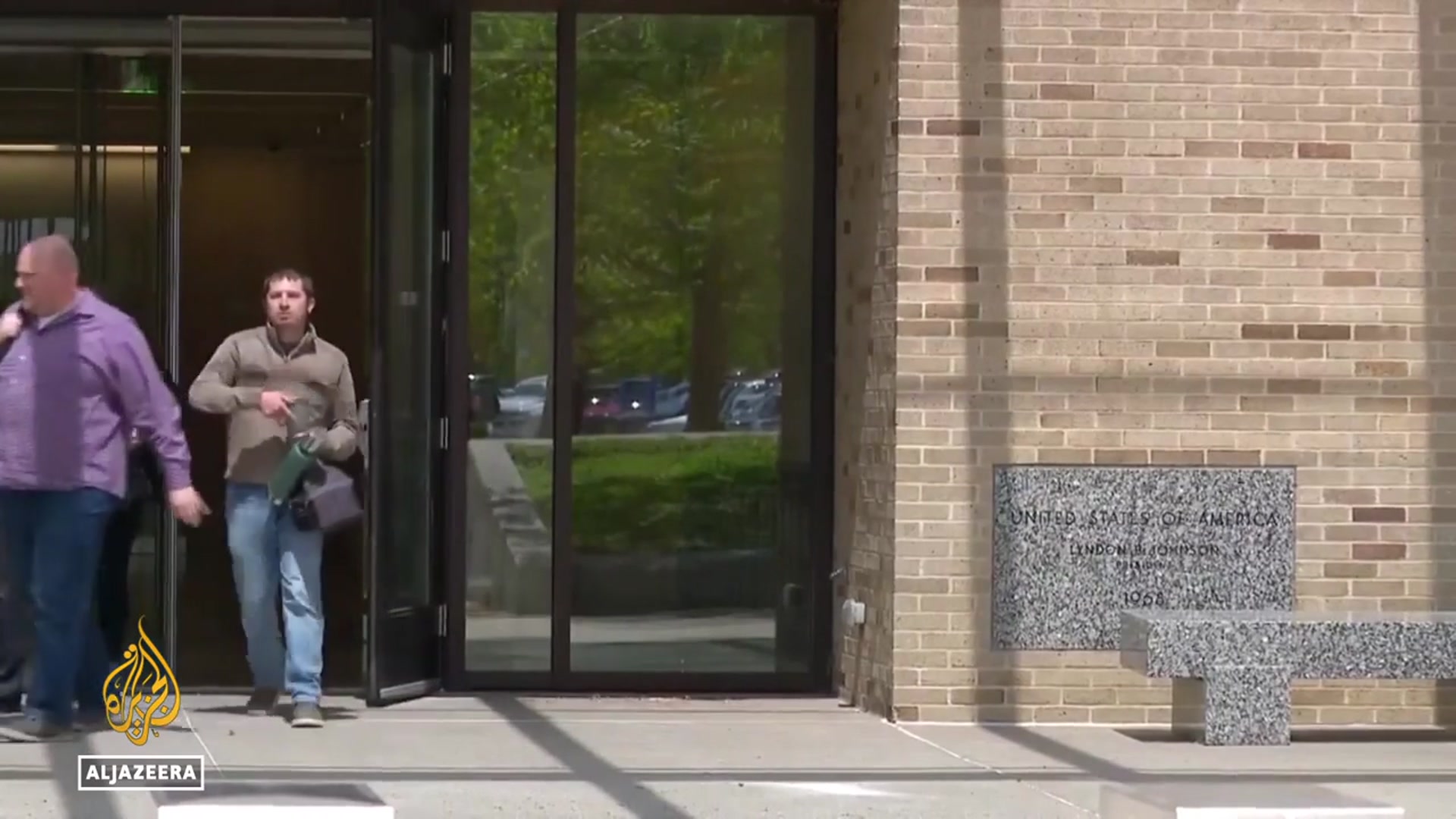'Video thumbnail for US government shutdown: Federal workers stuck in limbo as politicians spar'
