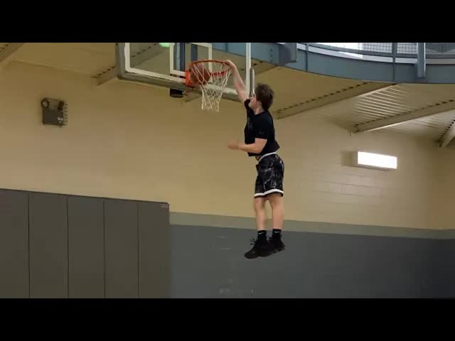 Video thumbnail for Travis Reynolds: 6'0" Teen Dunks!
