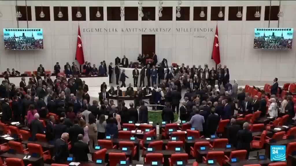 Video thumbnail for Turkey MPs back law on reintegrating Kurdish PKK militants