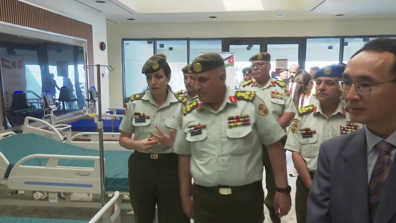 Video thumbnail for Jordan: China Donates Medical Aid for Palestinians in Amman.